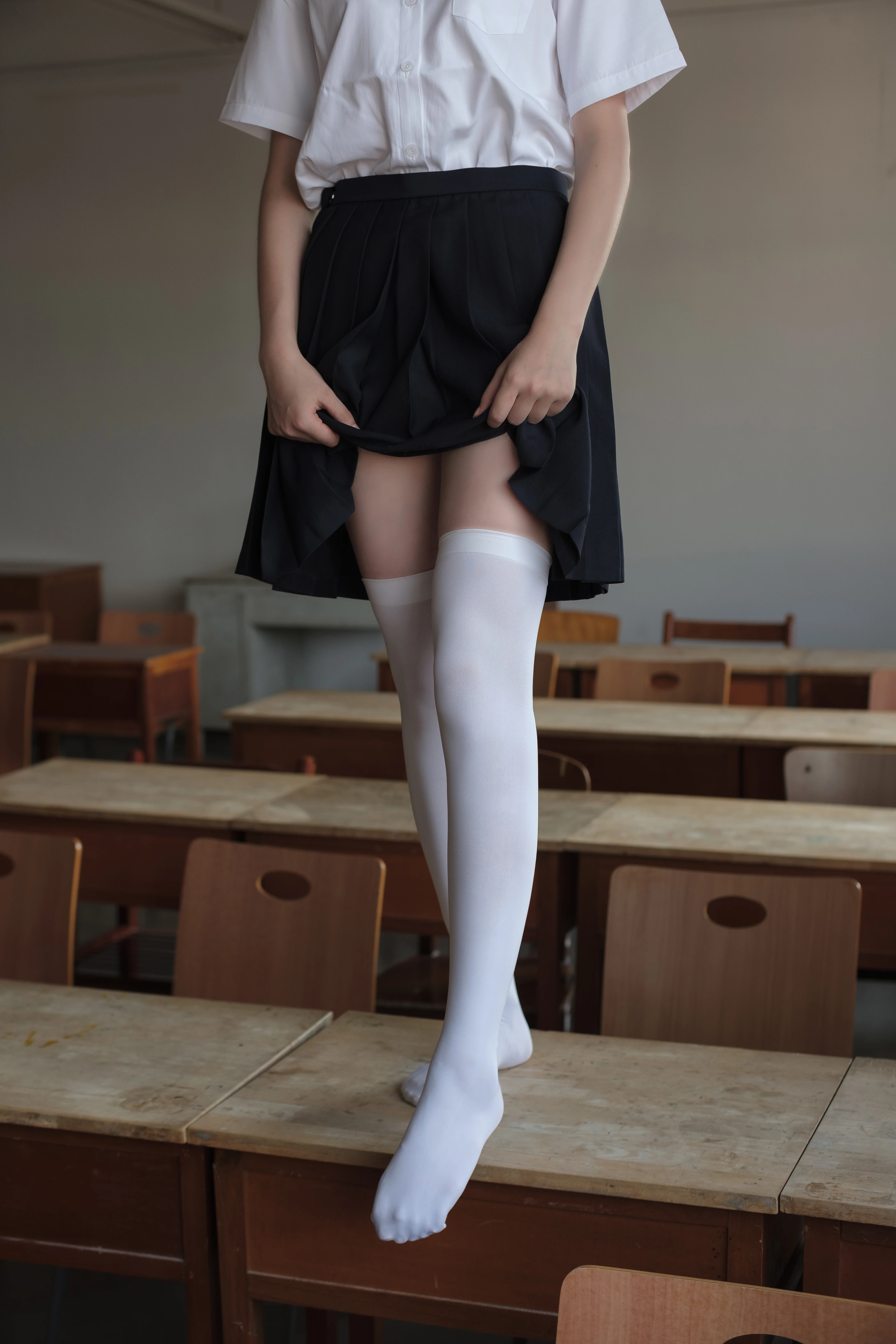 森萝财团 [BETA-022] 教室里的JK白丝少女 [66P]插图6